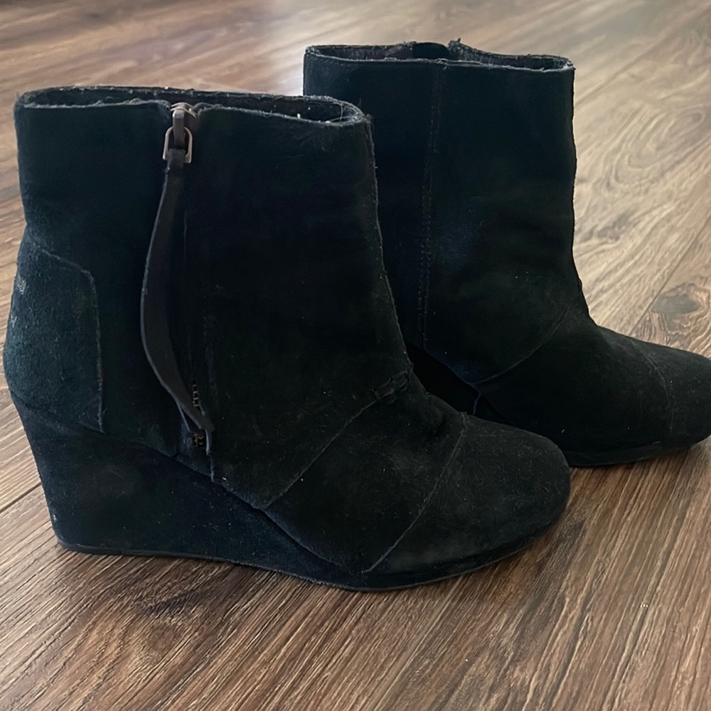 TOMS black boots size 7.5